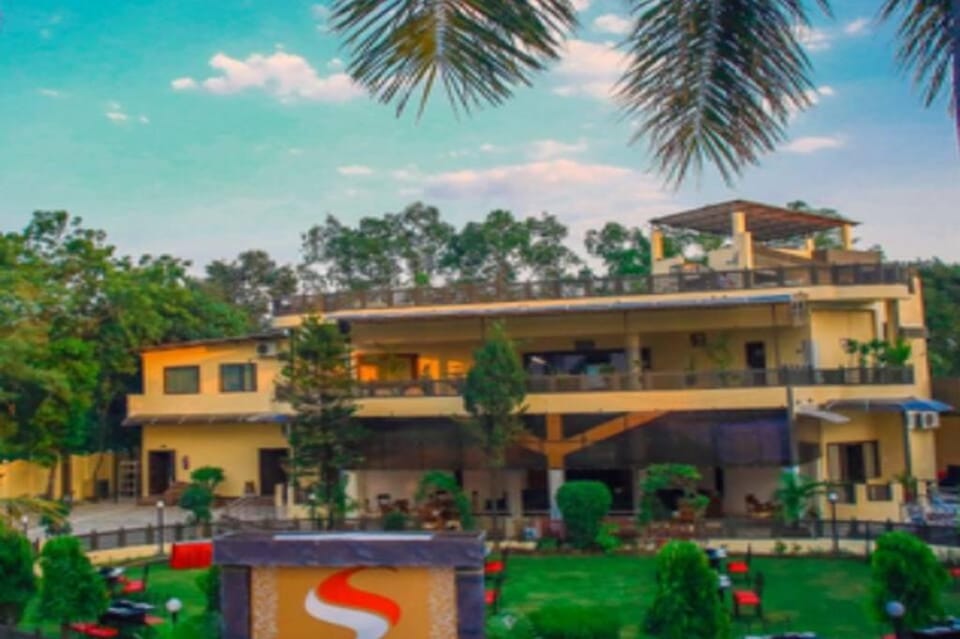 Hotel Saroj Sagar Hotel in India