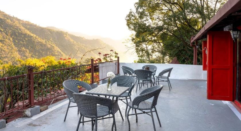 ROSASTAYS Jeolikote Hotel in Uttarakhand
