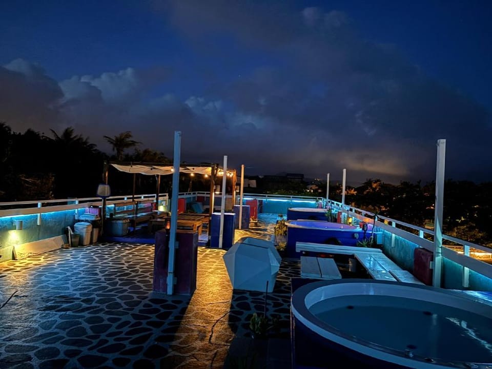 Small House Cliff Bed and Breakfast in Hengchun Township
