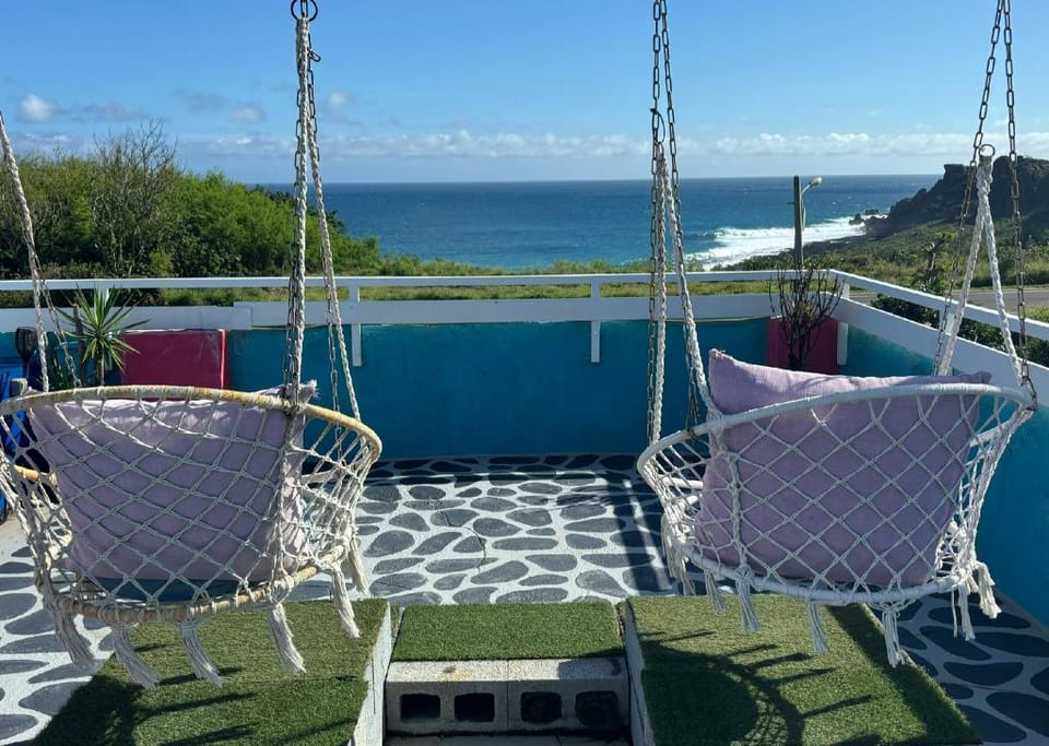 Small House Cliff Bed and Breakfast in Hengchun Township