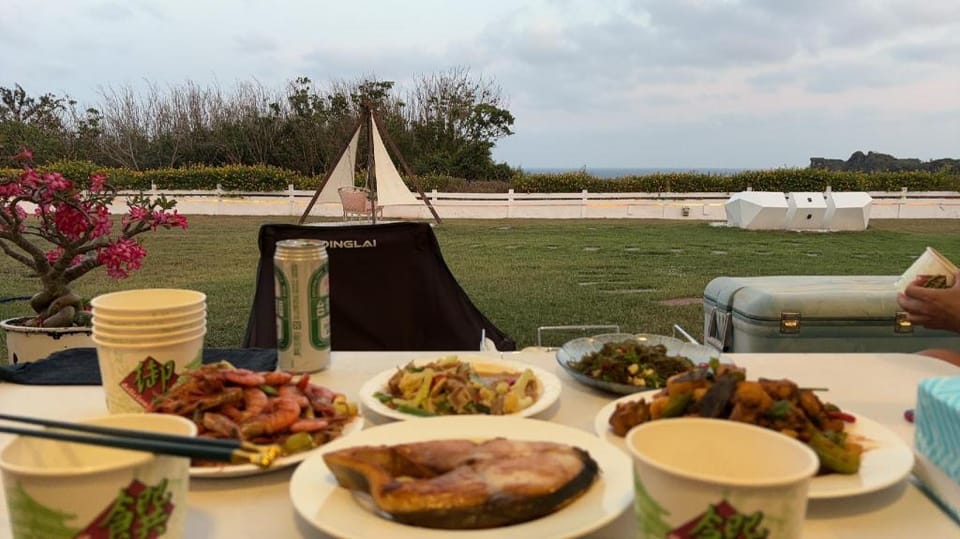 Small House Cliff Bed and Breakfast in Hengchun Township
