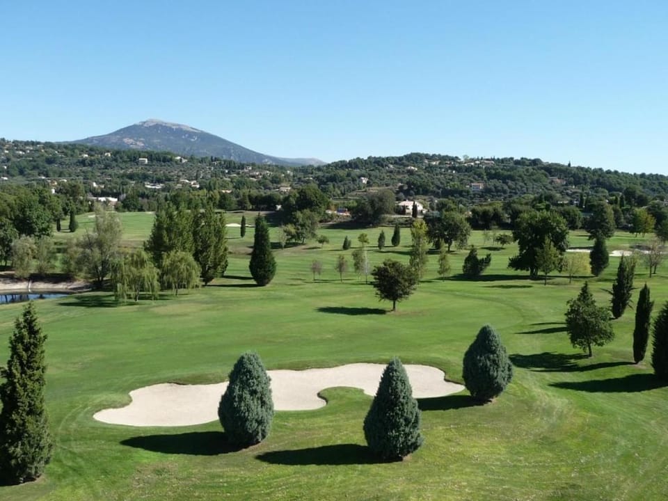 B&B with charm, quiet, kitchen, sw pool. Bed and Breakfast in Grasse