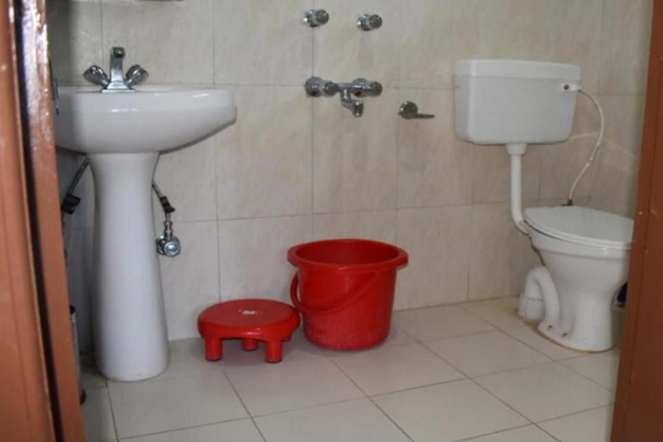Hotel Surat, Barot Bed and Breakfast in Punjab, India