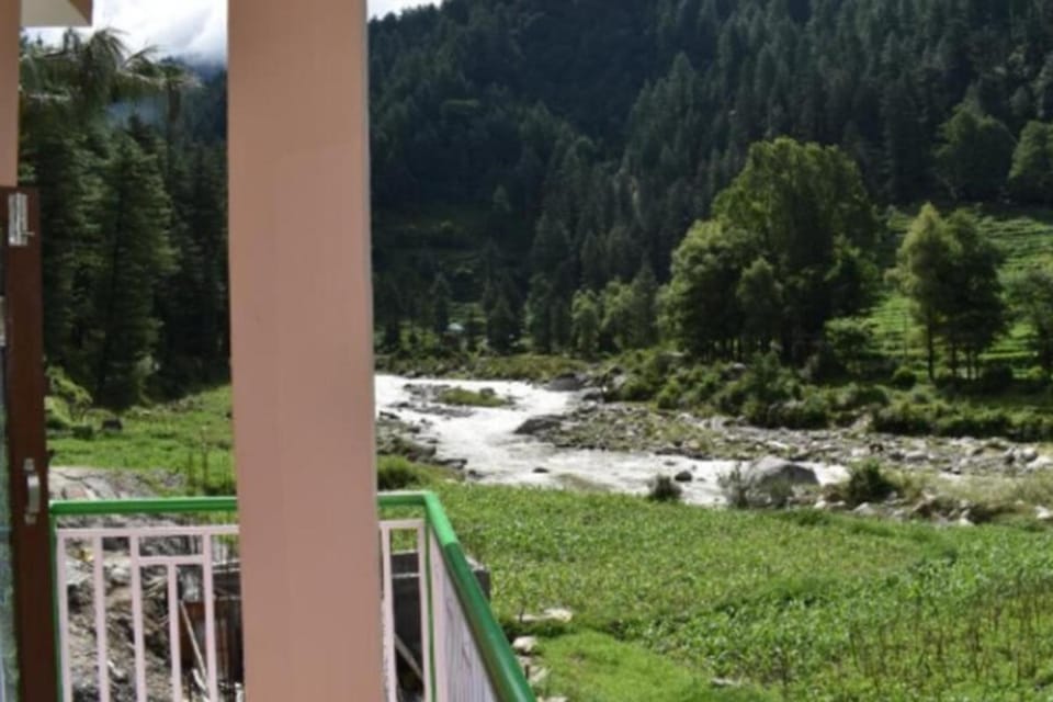 Hotel Surat, Barot Bed and Breakfast in Punjab, India