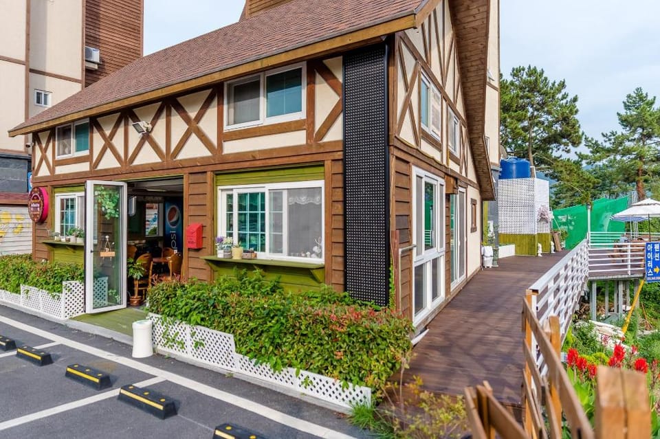 Tongyeong iris pension Bed and Breakfast in South Korea