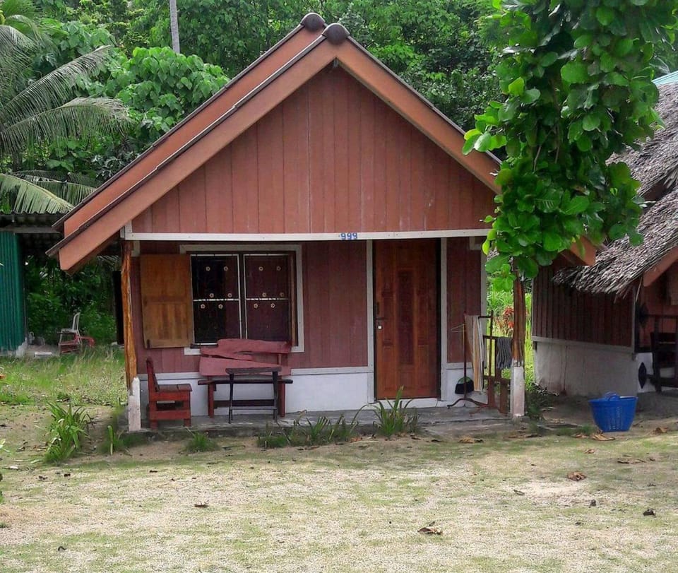 Koh Ngai Seafood Resort in Krabi Changwat