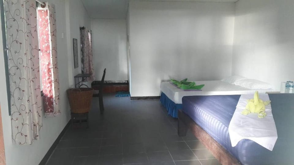 Koh Ngai Seafood Resort in Krabi Changwat