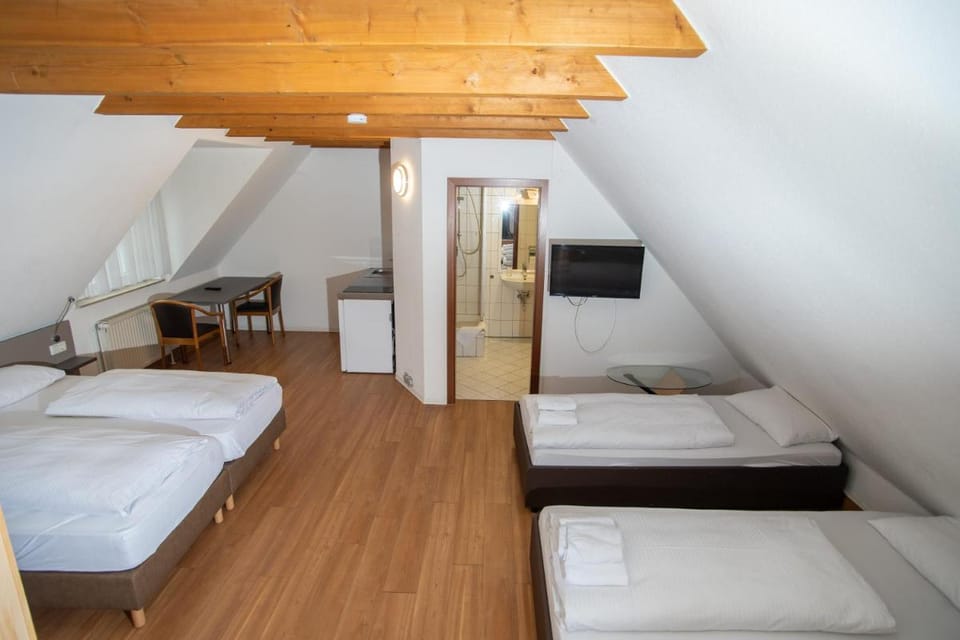 Hotel am Schillerplatz Hostel in Baden-Württemberg
