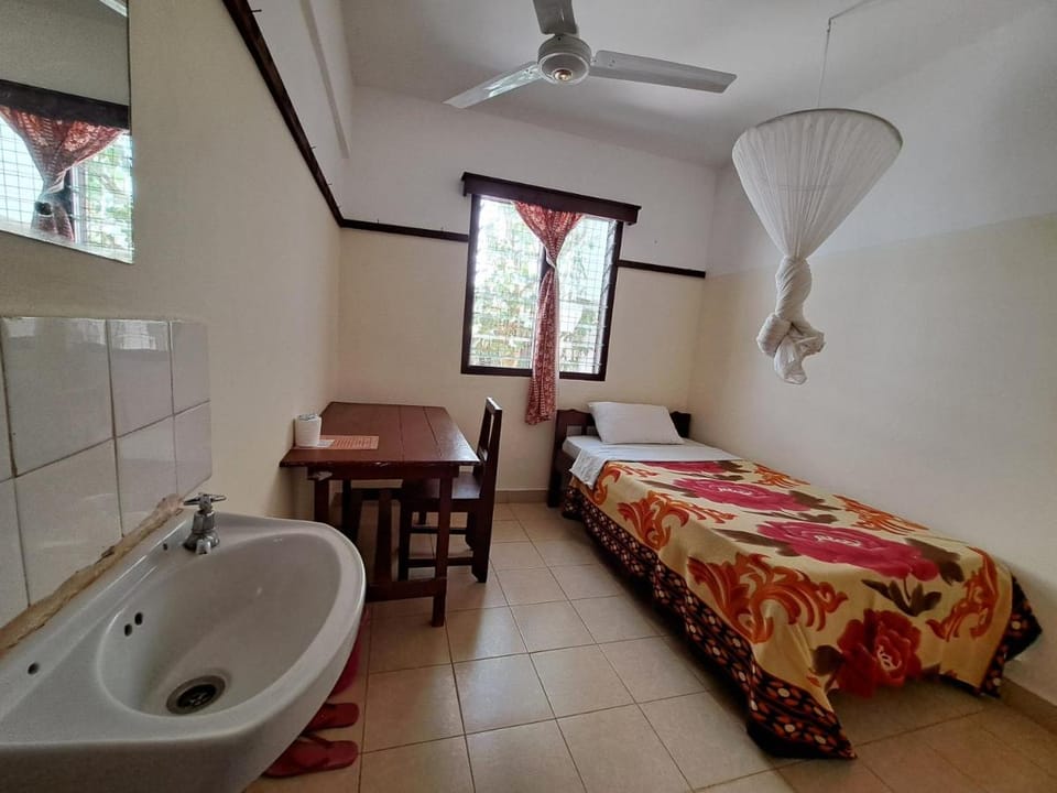 Kwale Golden Guest House Bed and Breakfast in Kwale, Kenya