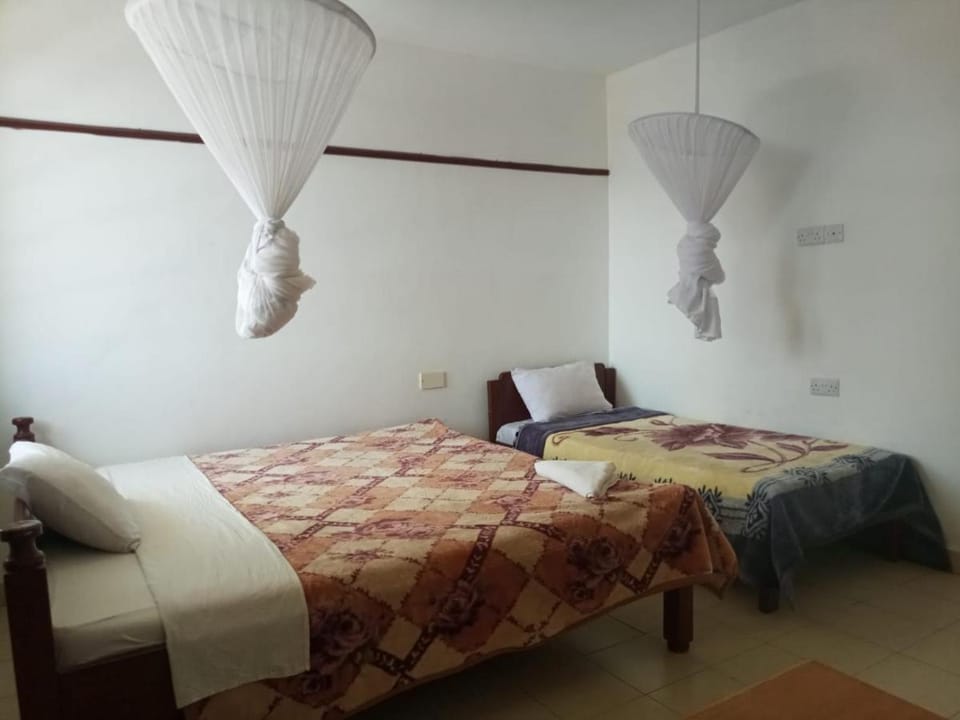 Golden Guest House- Miritini Bed and Breakfast in Mombasa