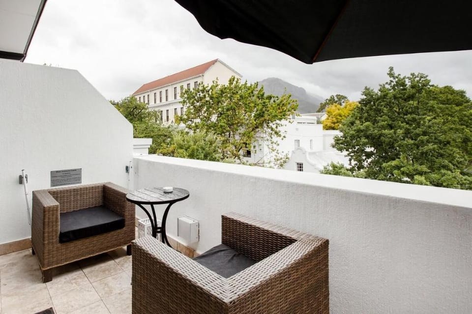 Avemore Eikehof No 23 with backup power Apartment in Stellenbosch