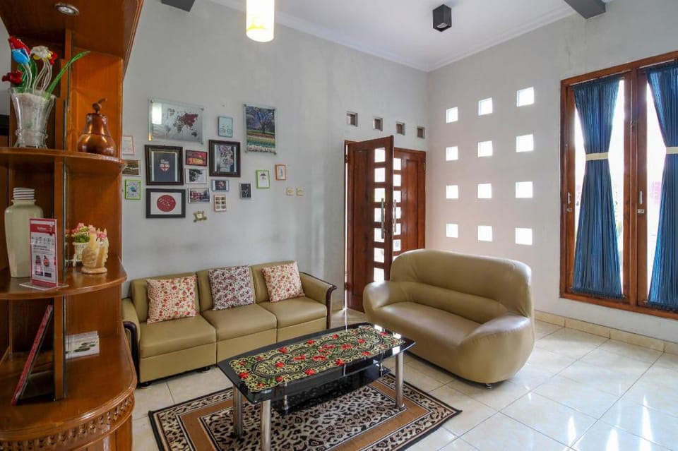 RedDoorz near Hartono Mall Bed and Breakfast in Special Region of Yogyakarta