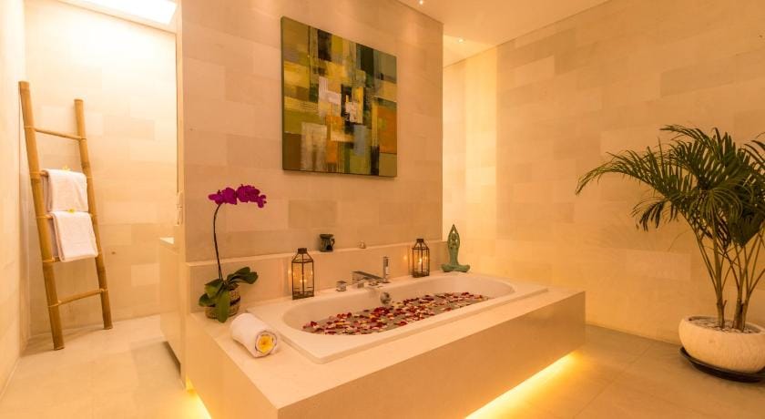 5BR Luxury Jimbaran Villa - Private Pool & Wedding Hotel in Kuta Selatan