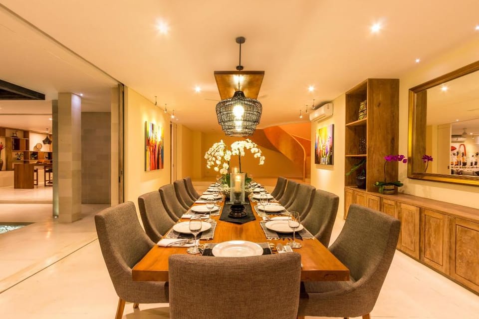 5BR Luxury Jimbaran Villa - Private Pool & Wedding Hotel in Kuta Selatan
