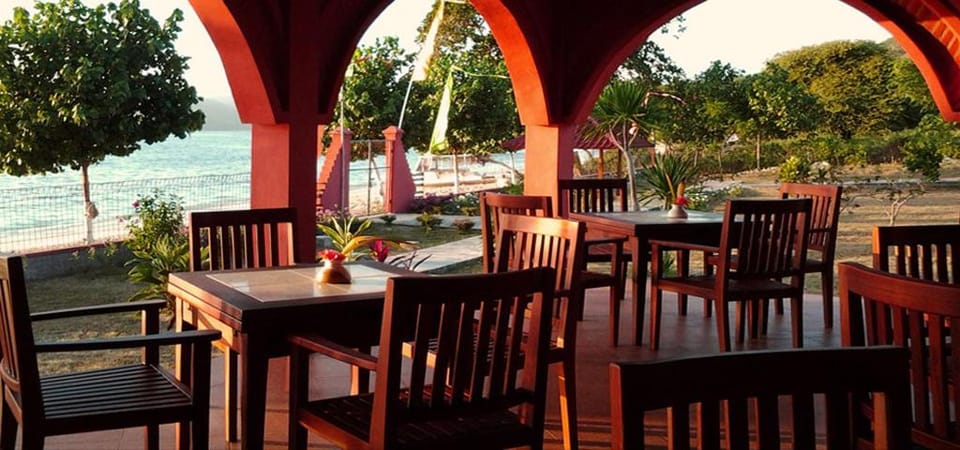Gili Gede Island - Yut Inn Flower Paradise Hotel in Central Sekotong