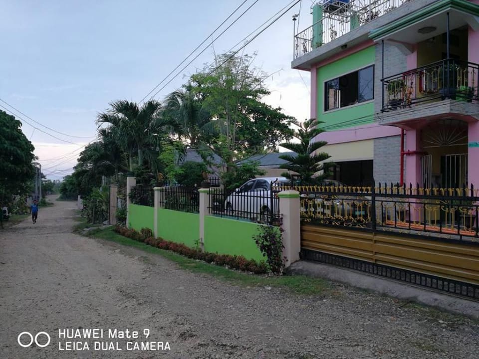 A's Azotea de Bohol-Barkada/Family Apt-1 1-Bedroom Apartment in Tagbilaran City