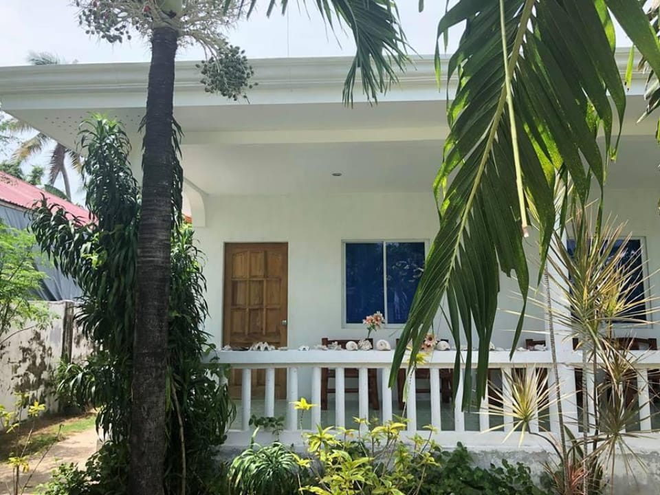 Genna's Tourist Inn Santa Fe(Studio room ) Apartment in Central Visayas