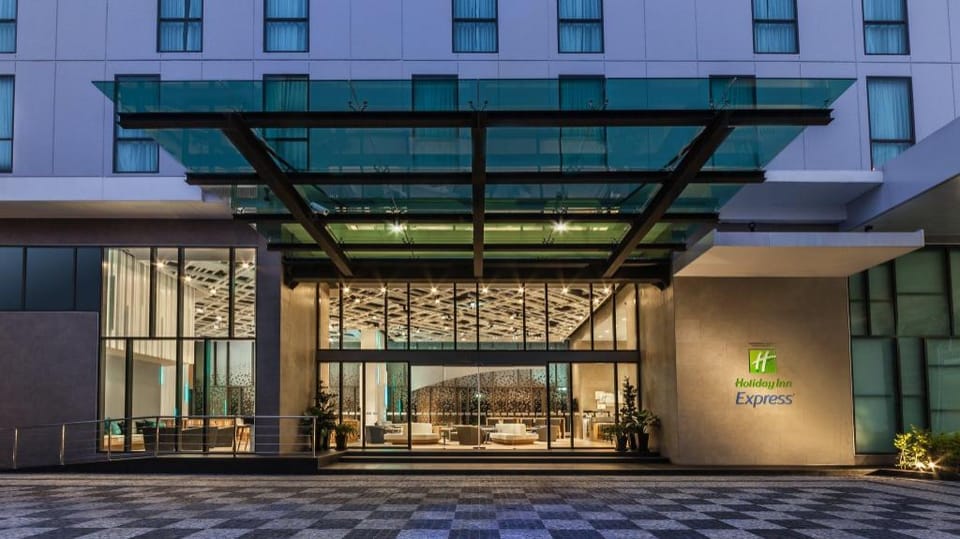Holiday Inn Express Bangkok Soi Soonvijai By IHG Hotel in Bangkok