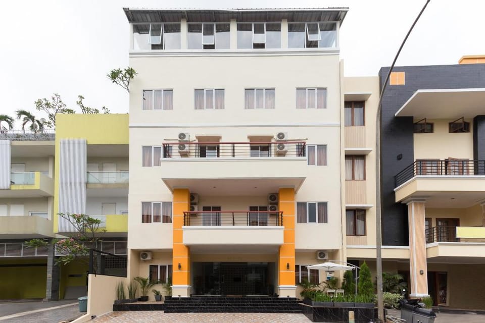 RedDoorz Plus @ Boulevard Residence BSD Bed and Breakfast in West Java