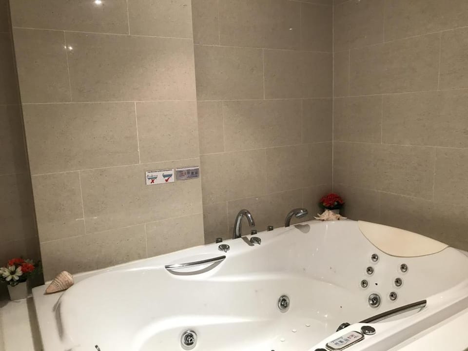 Privilege Jacuzzi Plunge Pool Panoramic Sea View Apartment in Patong