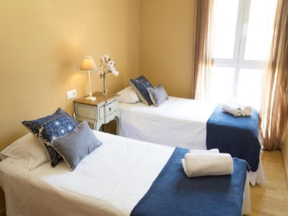 Unique 4 pax apartment beside Teatro Cervantes Apartment in Malaga