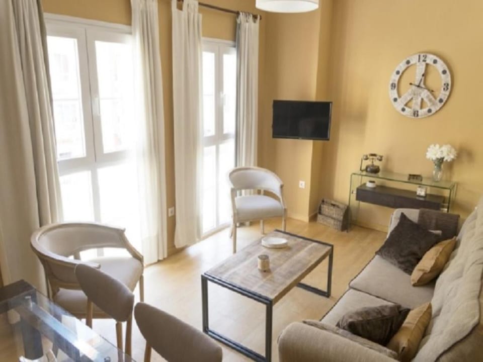 Unique 4 pax apartment beside Teatro Cervantes Apartment in Malaga
