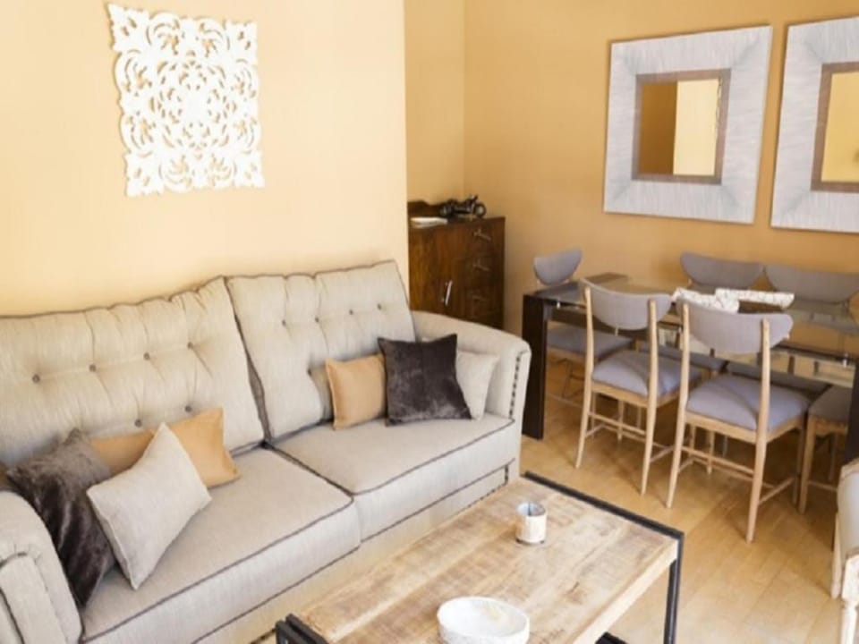 Unique 4 pax apartment beside Teatro Cervantes Apartment in Malaga
