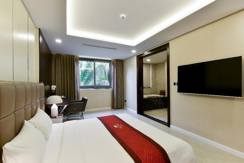 Villa 6 Bedroom Beachfront Luxury - The Five Villa Villa in Hoa Hai