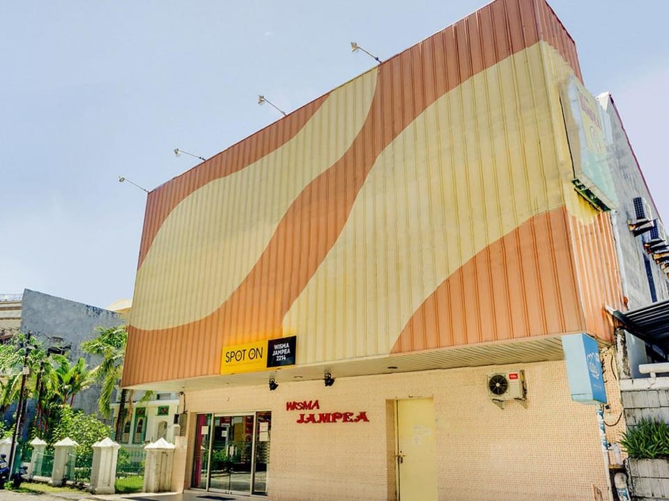 SPOT ON 2214 Wisma Jampea Hotel in Indonesia