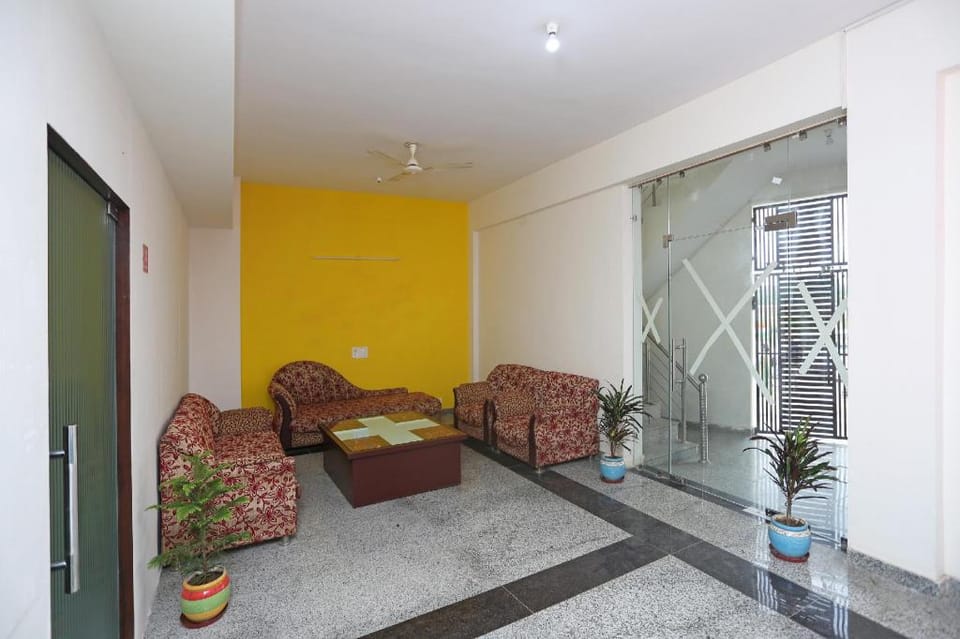 Hotel O Terrene Empire Hotel in Noida
