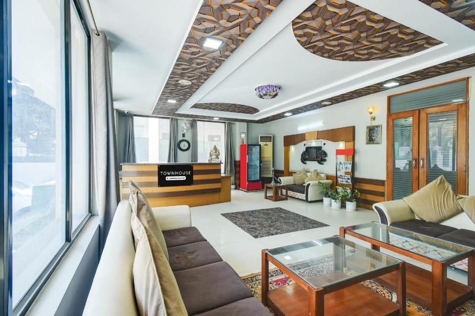 Townhouse Malviya Nagar Near Airport Formerly Royal Residency Hotel in Jaipur