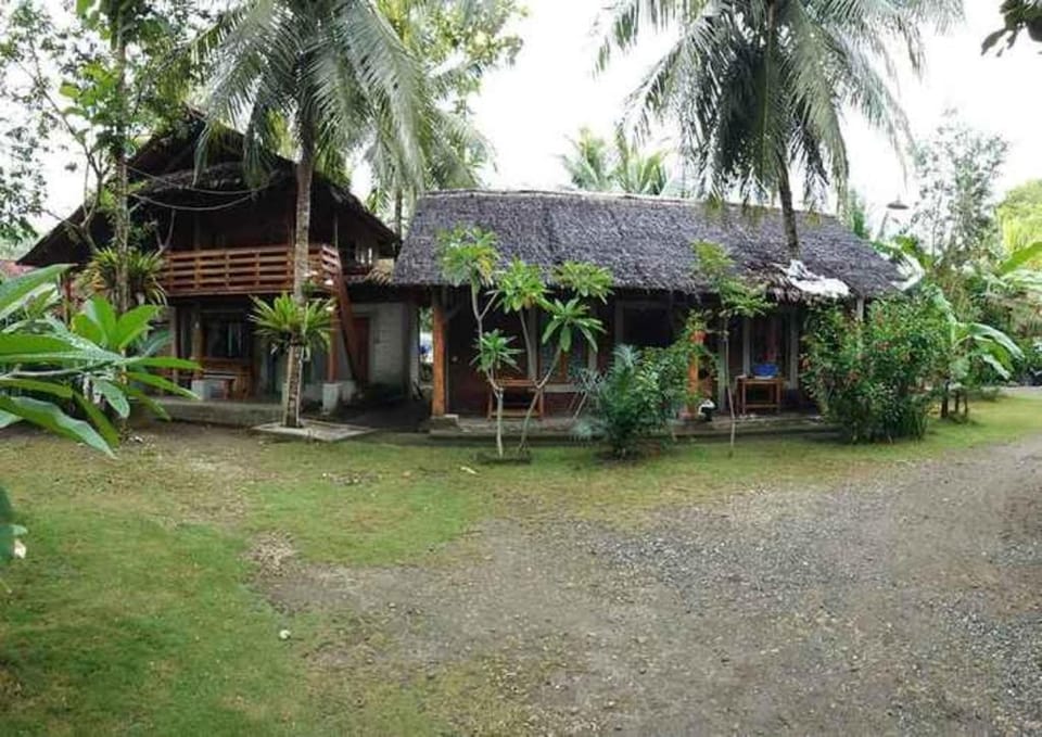 Pondok Cowet Batu Karas Hotel in West Java