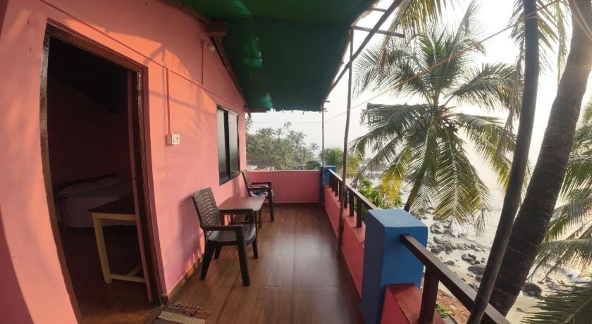 Om Ganesh Guest House Cliffside Bed and Breakfast in Goa, India