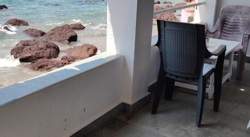 Om Ganesh Guest House Cliffside Bed and Breakfast in Goa, India