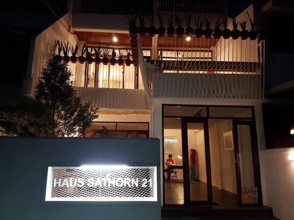 Haus Sathorn 21 Bed & Breakfast Bed and Breakfast in Bangkok