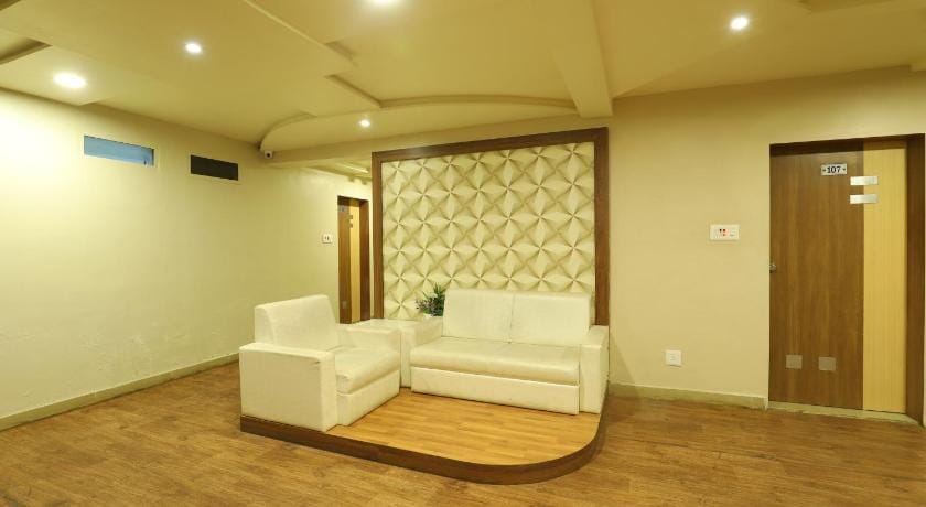 OYO 41929 Hotel Loyal Residency Hotel in Gujarat