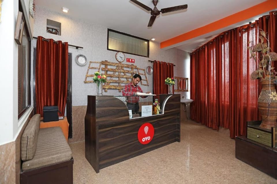 Hotel O Grand Empire Expressway Hotel in Noida