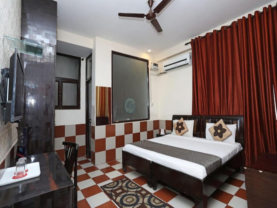 Hotel O Grand Empire Expressway Hotel in Noida