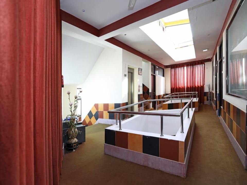 Hotel O Grand Empire Expressway Hotel in Noida