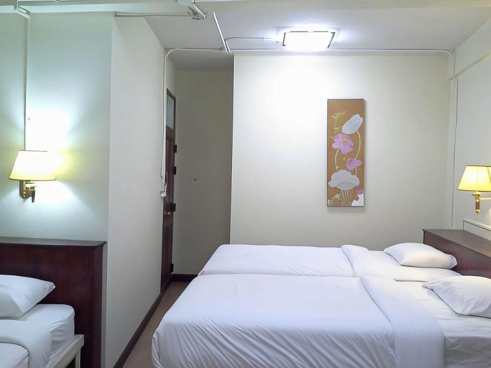 BC guesthouse Banglumphu Hotel in Bangkok