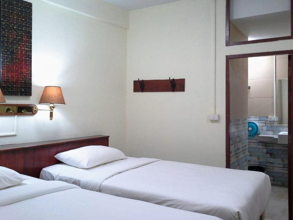 BC guesthouse Banglumphu Hotel in Bangkok