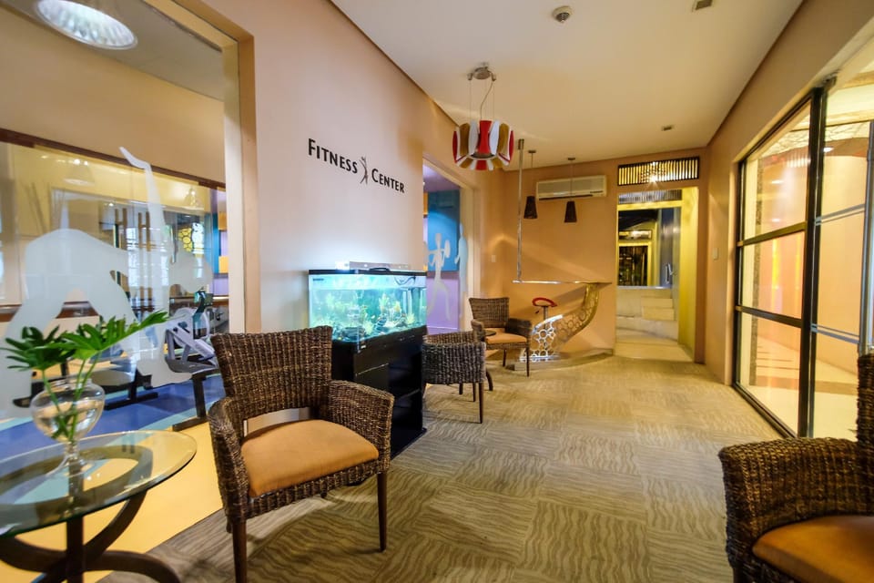 ZEN Home Forbeswood Parklane BGC Apartment in Makati