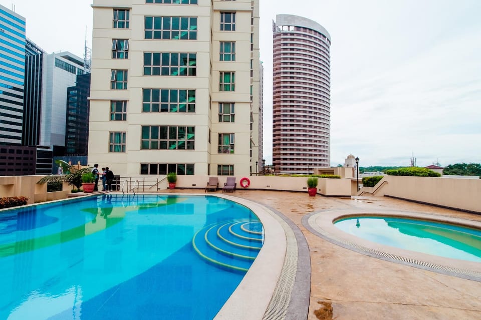 ZEN Home Forbeswood Parklane BGC Apartment in Makati
