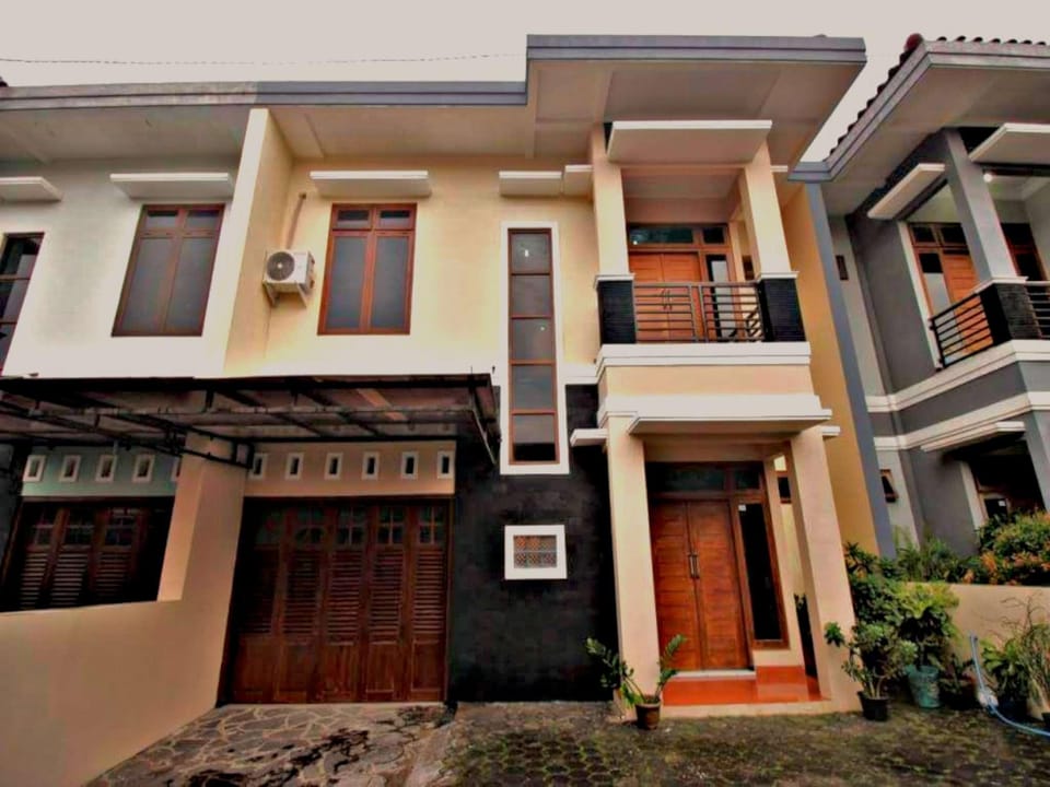 Heksa Guesthouse Vacation rental in Special Region of Yogyakarta