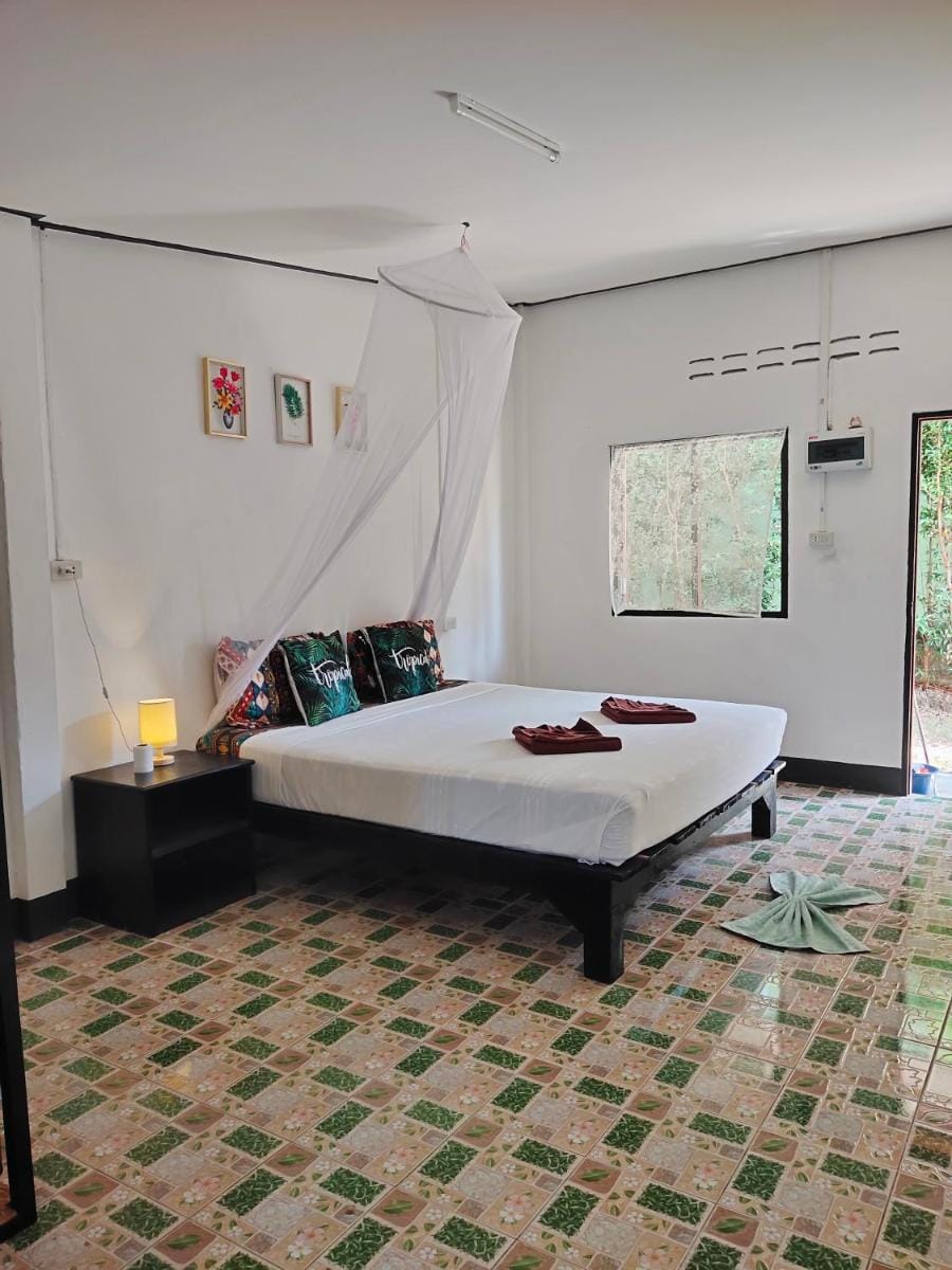 Long beach simple House Bed and Breakfast in Sala Dan