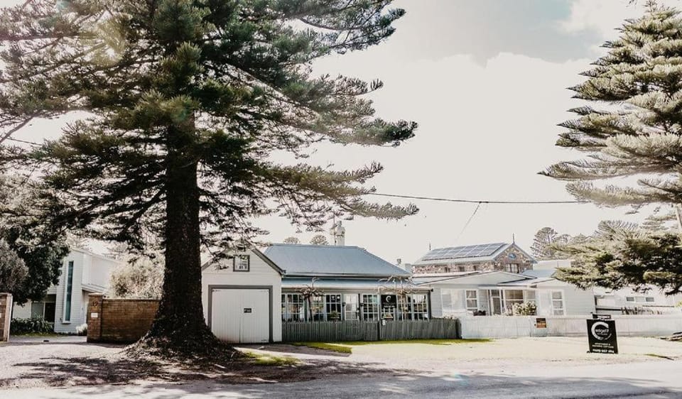 Edge17 Waterfront Apartment, plus Cottage with Garden View - Port Fairy Apartment in Port Fairy