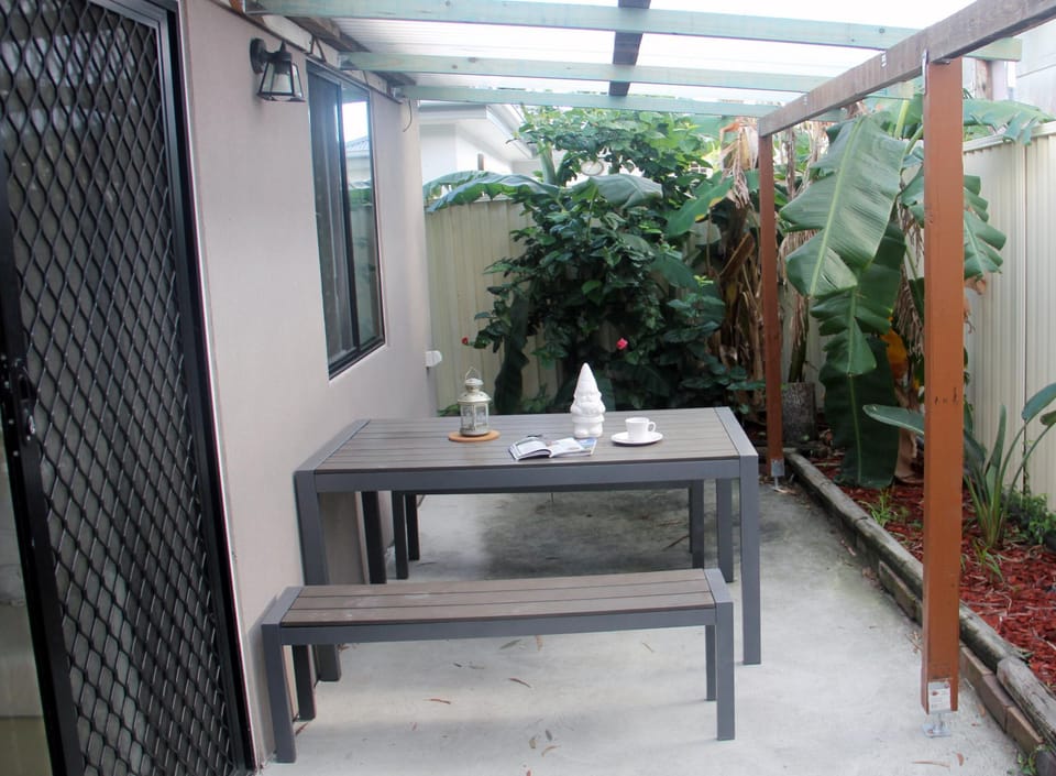 3 Bedroom Cozy and Quiet Holiday Home Vacation rental in Sydney