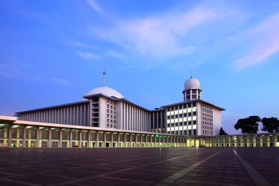 Seungit Syariah Inn Tebet Mitra RedDoorz Hotel in South Jakarta City