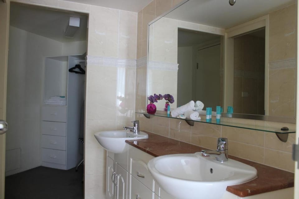 The Boathouse Resort Luxury Apartments Apartment in Hawks Nest