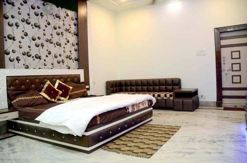 Taj Square A luxurious family homestay Vacation rental in Agra